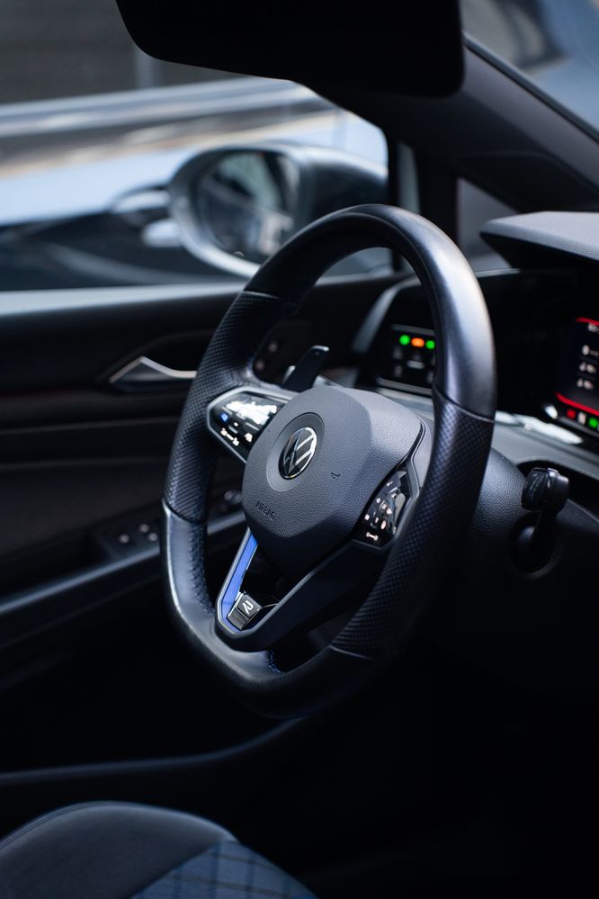 VW GOLF 8R wynajem samochodów sportowych - Warszawa - Wypożyczalnia