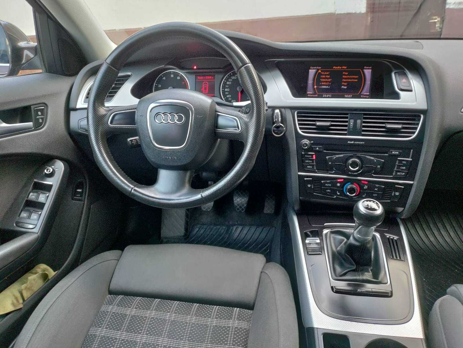 AUDI  A 4  2011 rok sedan