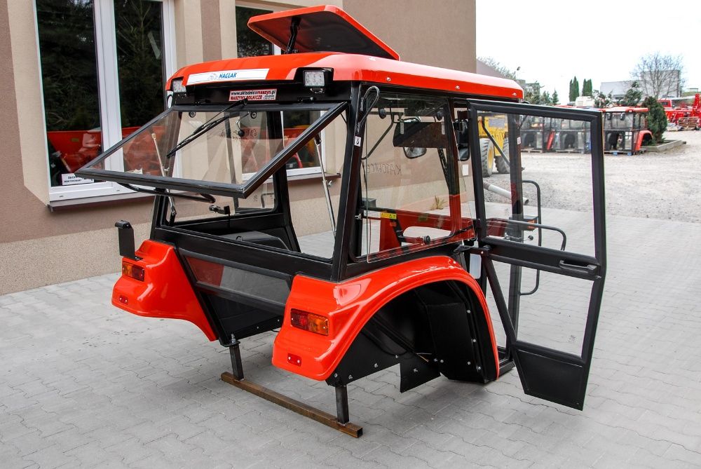 Kabina Ursus C-330 NAGLAK dach i błotniki z tworzywa (włókno szklane)