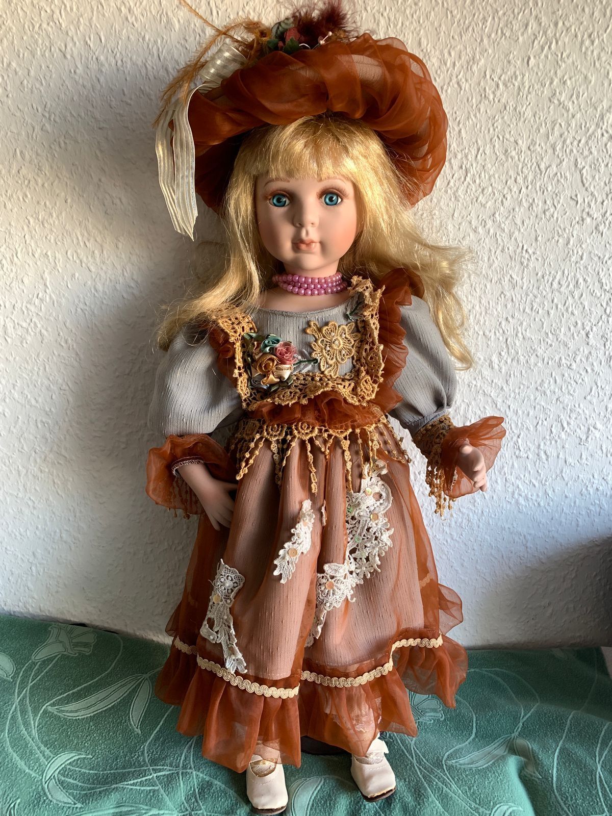 Lalka porcelanowa