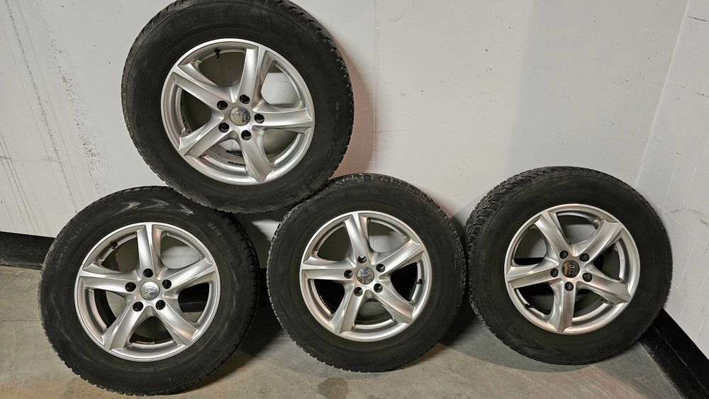 Koła opony felgi aluminiowe zimowe 7Jx16 Nissan Qashqai II 215/65R16