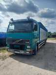 Volvo FH12  Volvo FH12 do przewozu zwierząt z rampą hydrauliczną i wagą