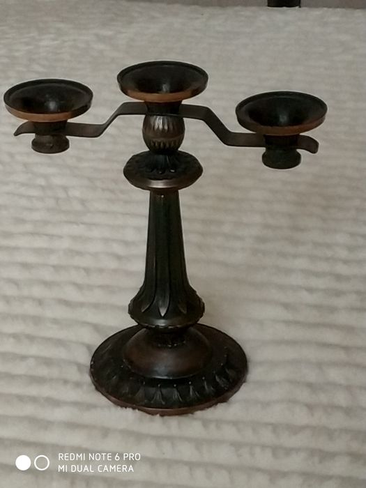 Підсвічник   на  три   свічки .
