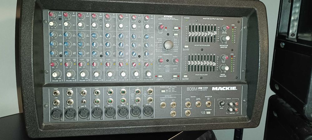 Kompletne nagłośnienie, power mikser MACKIE, kolumny, kable, stojaki
