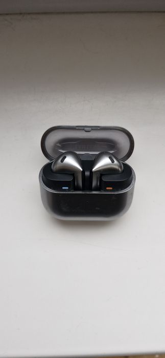 Продам наушники Samsung Galaxy Buds 3