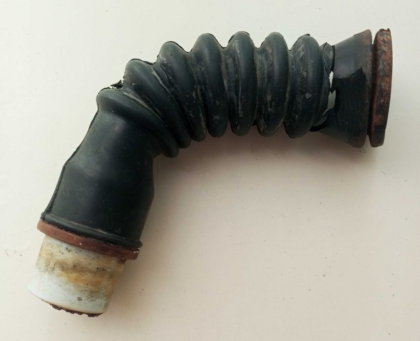 Ищу резиновый патрубок слива от стиральной машинки «Аурика»