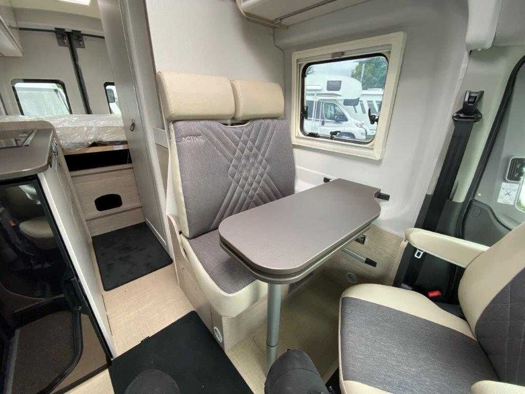 Wynajem wypożyczenie wypożyczalnia kampera bus vana Burstner Warszawa