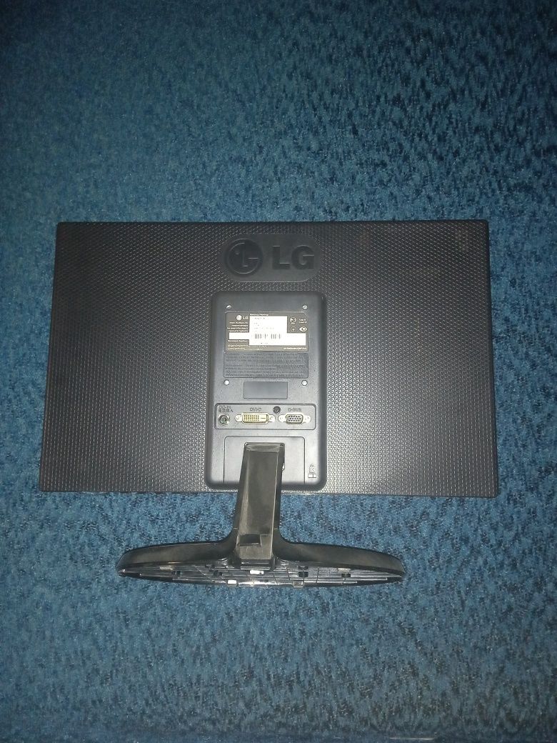 Монитор LG led19