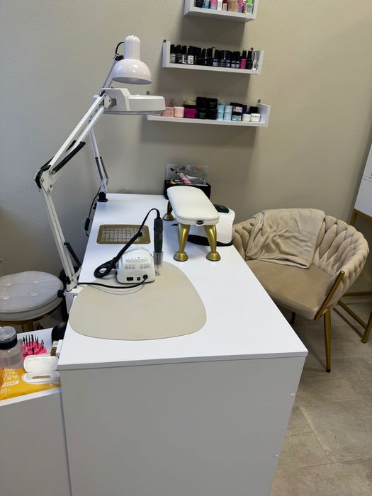 Столик майстра манікюру з витяжкою