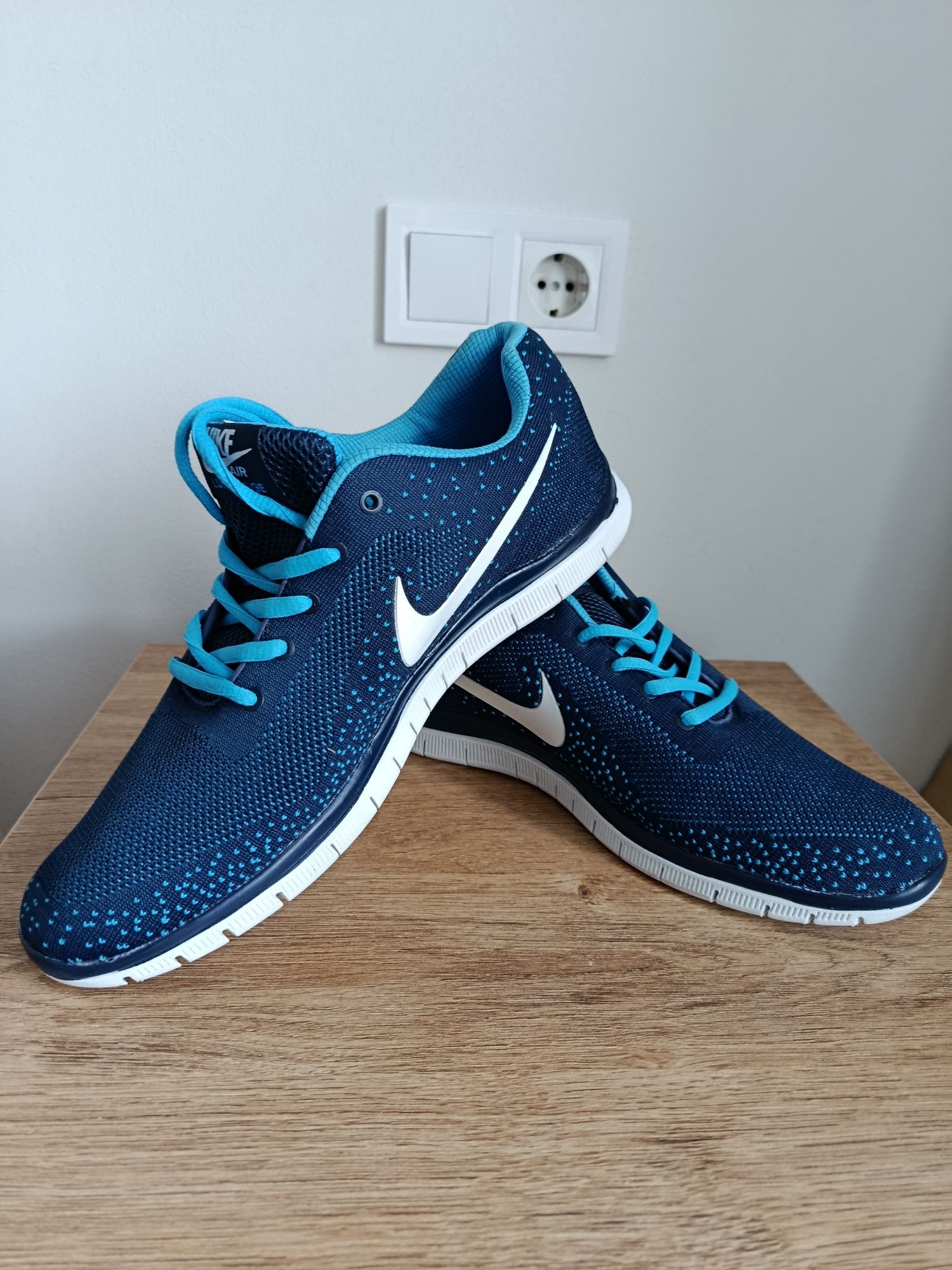 Продам чоловічі кросівки Nike