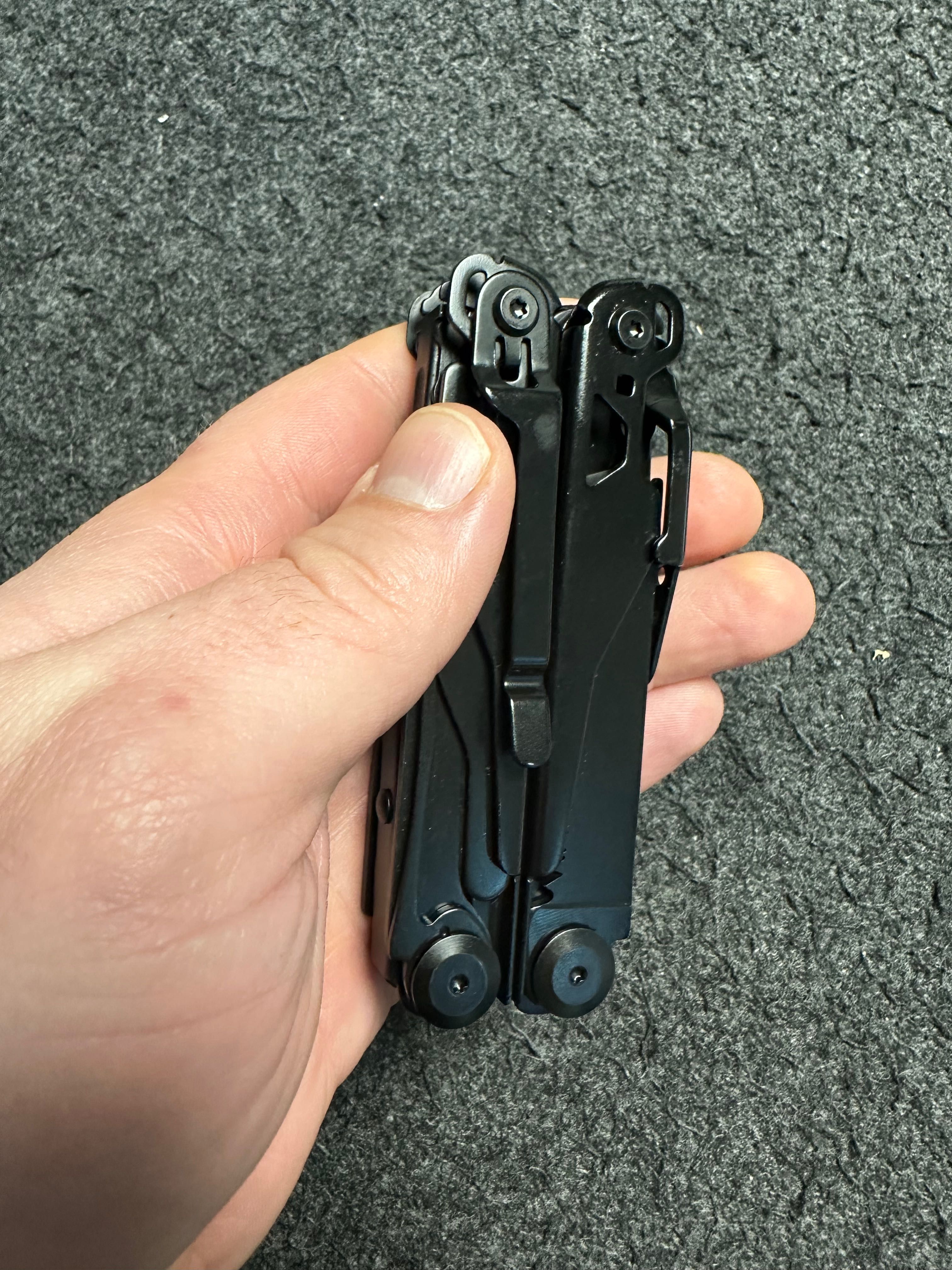nowy nóż m-tac black multitool