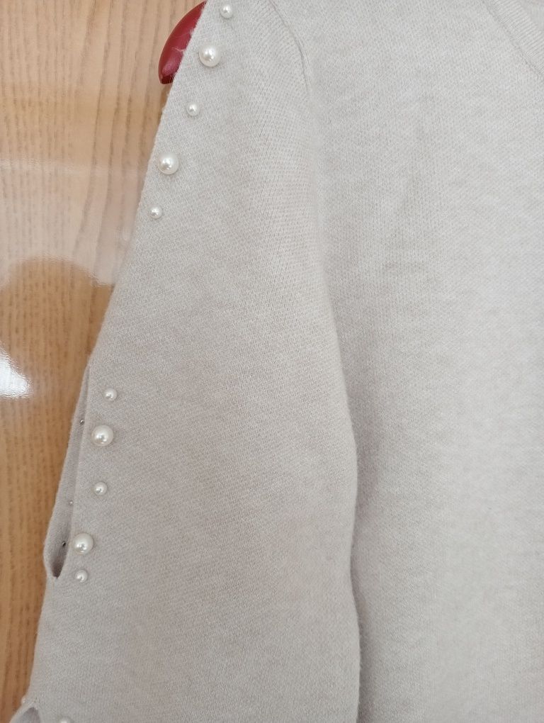 Продам нарядний жіночий светр з шерсті мериноса