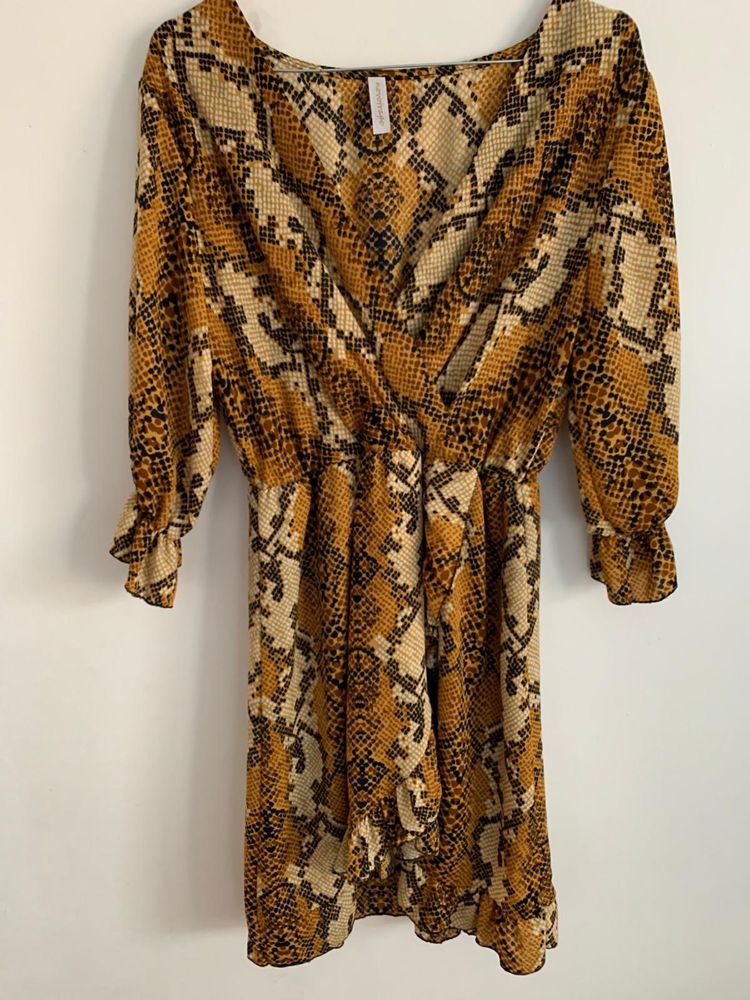 Vendo vestido com cinto