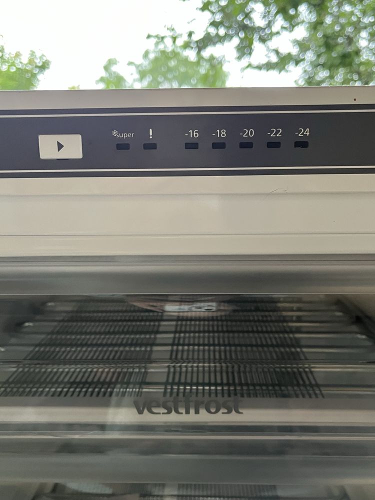 Морозильна камера Vestfrost VD205 FNW