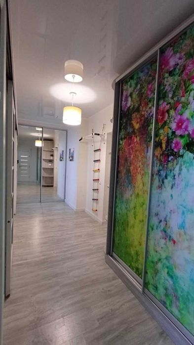 ВЛАДЕЛЕЦ! Современный дом рядом с метро на Лукьяновке.