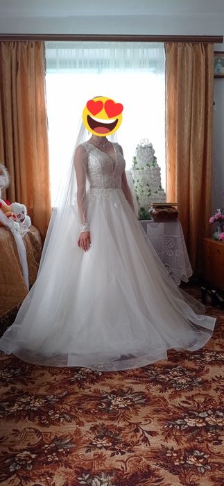 Продам весільну сукню