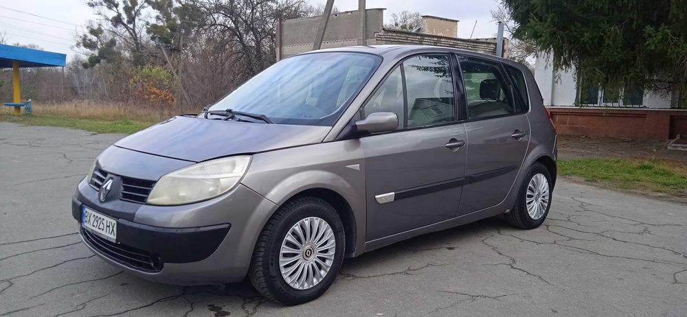 Мінівен Renault Scenic 2005 року. Двигун 1,5 DCI
