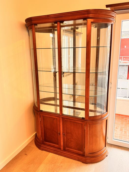 Cristaleira impecável