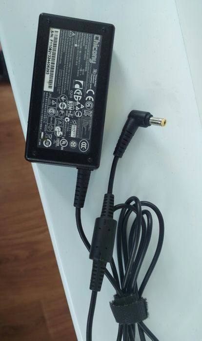 Адаптер для зарядки ноутбуків