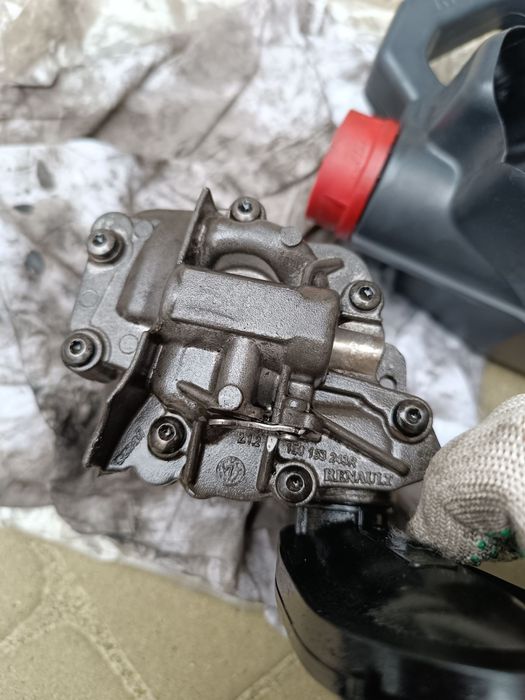 Блока нету ..Запчасти от мотора р9м 1.6л Рено трафік