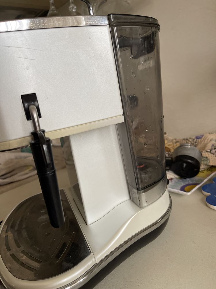 Кофеварка Delonghi