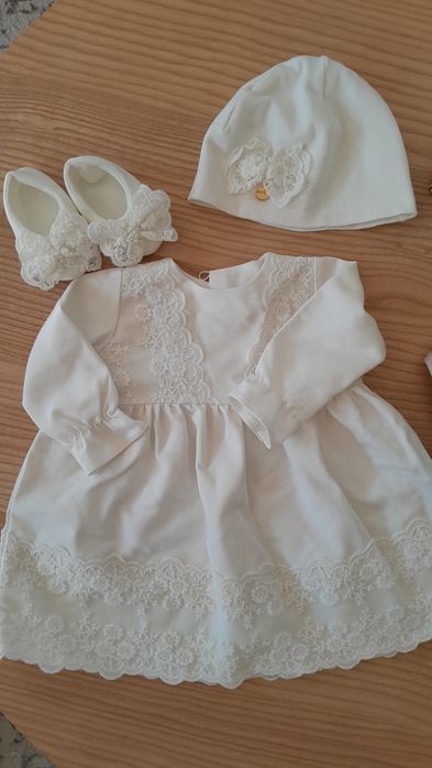 Piękny zestaw na chrzest Noeli r.74 – sukienka + buciki + czapeczka