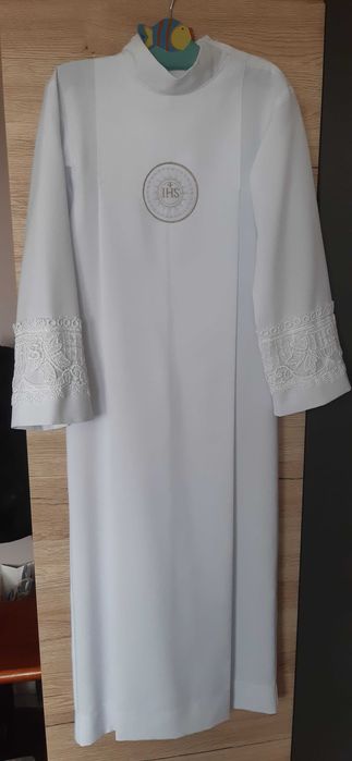 Biała alba komunijna długa klasyczna