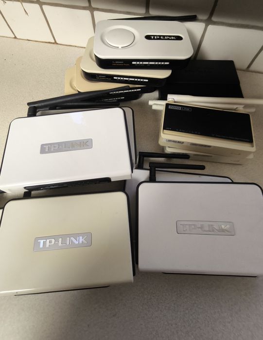 14 szt używanych routerów TP-Link bez zasilaczy.