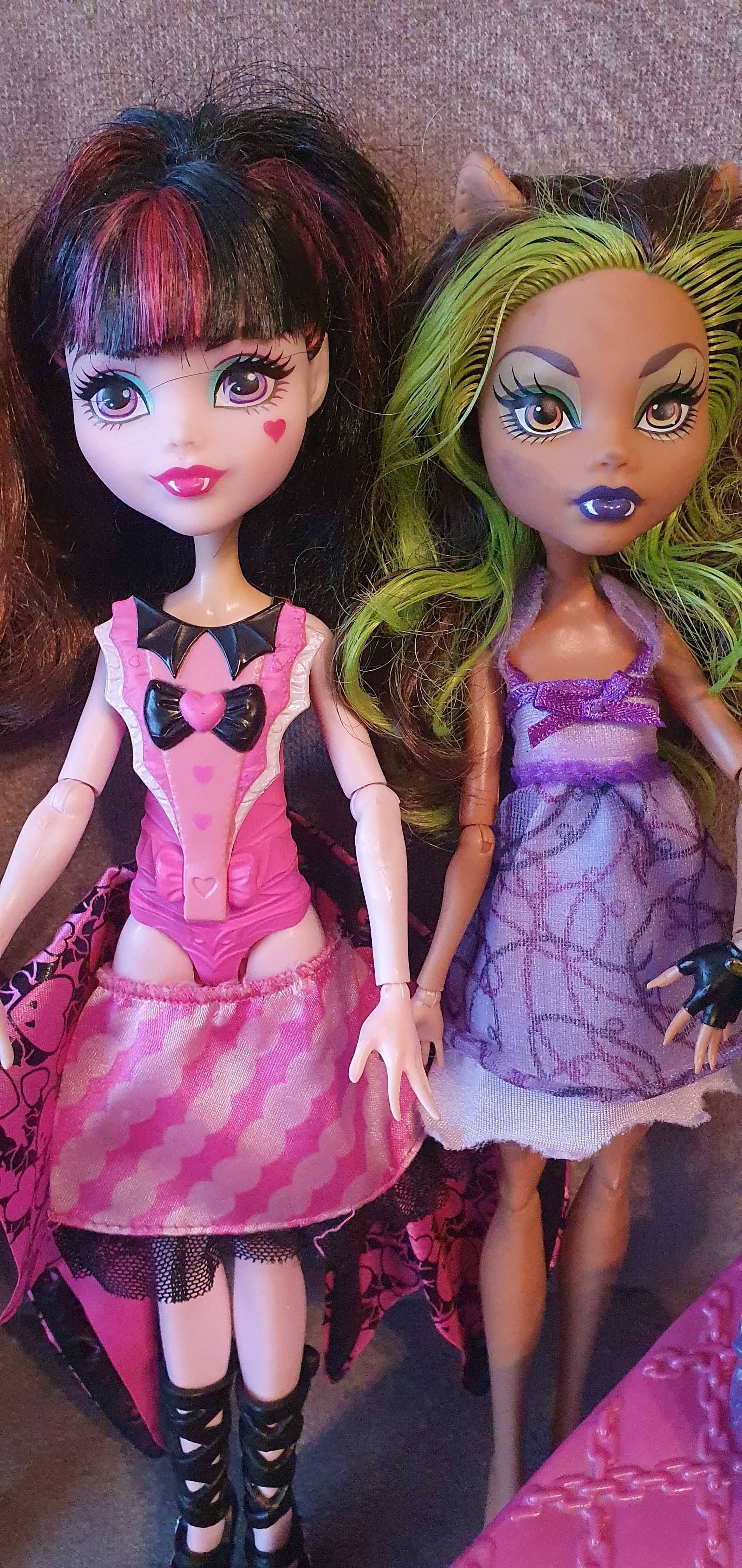 Zestaw Monster High 12 lalek, auto, łóżko, mebelki