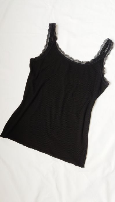 НОВАЯ черная майка в рубчик