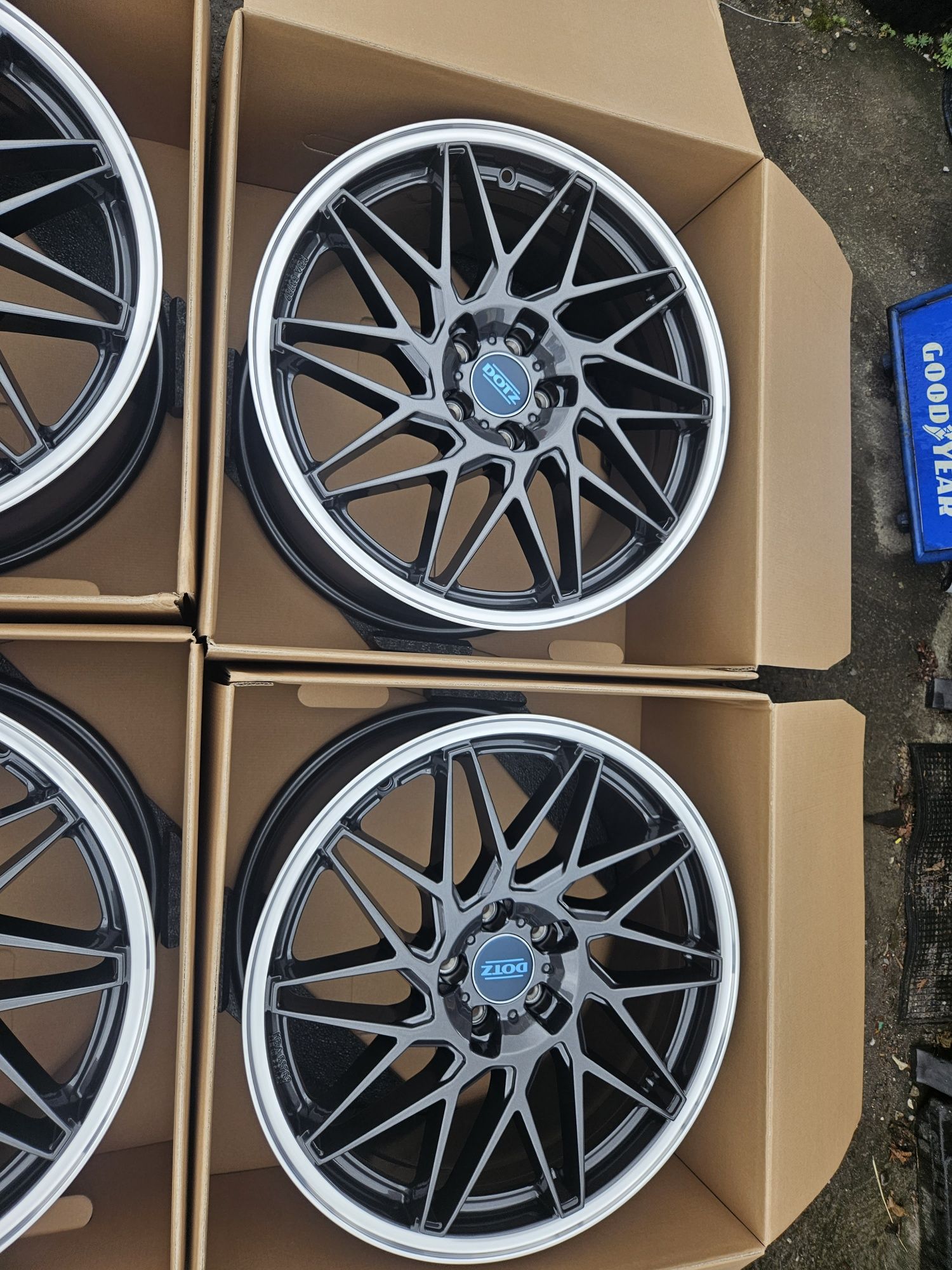 Felgi aluminiowe 5x108 8.5j et45 19" dotz