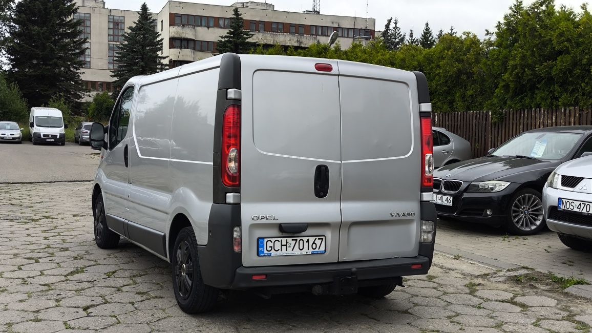 OPEL VIVARO 2009ROK 2.0CDTi 90Km 3 Osobowy Hak 287Tys.Przebiegu