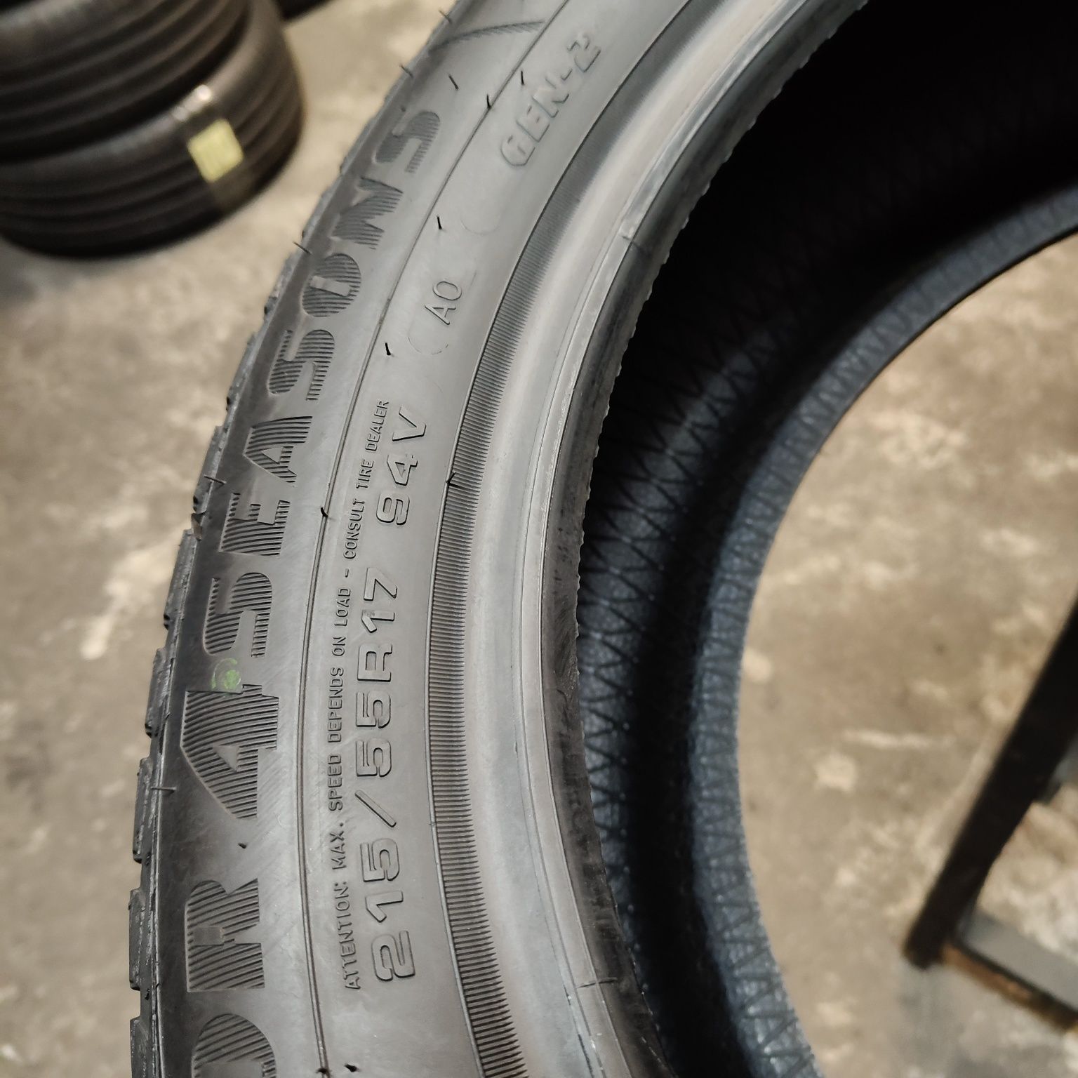 215/55/17 Sprzedam komplet opon całorocznych Goodyear