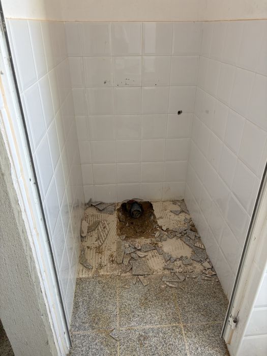 Serviço: remodelação, construção, eletrica, infiltraçao, ladrilho, etc