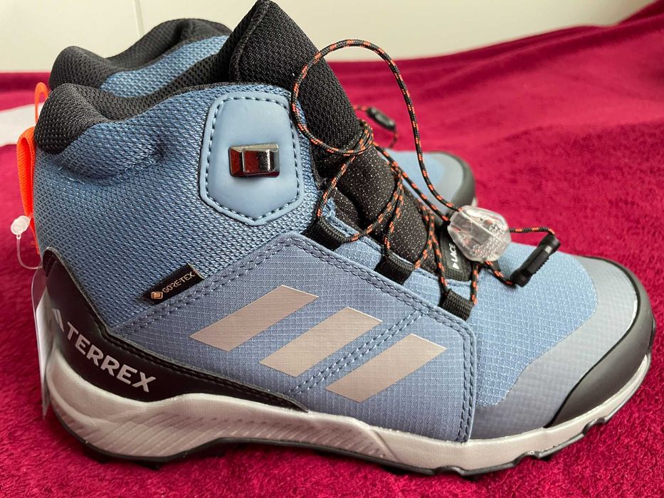 Ботинки новые для мальчика Adidas Terrex Gore-tex размер 33/34