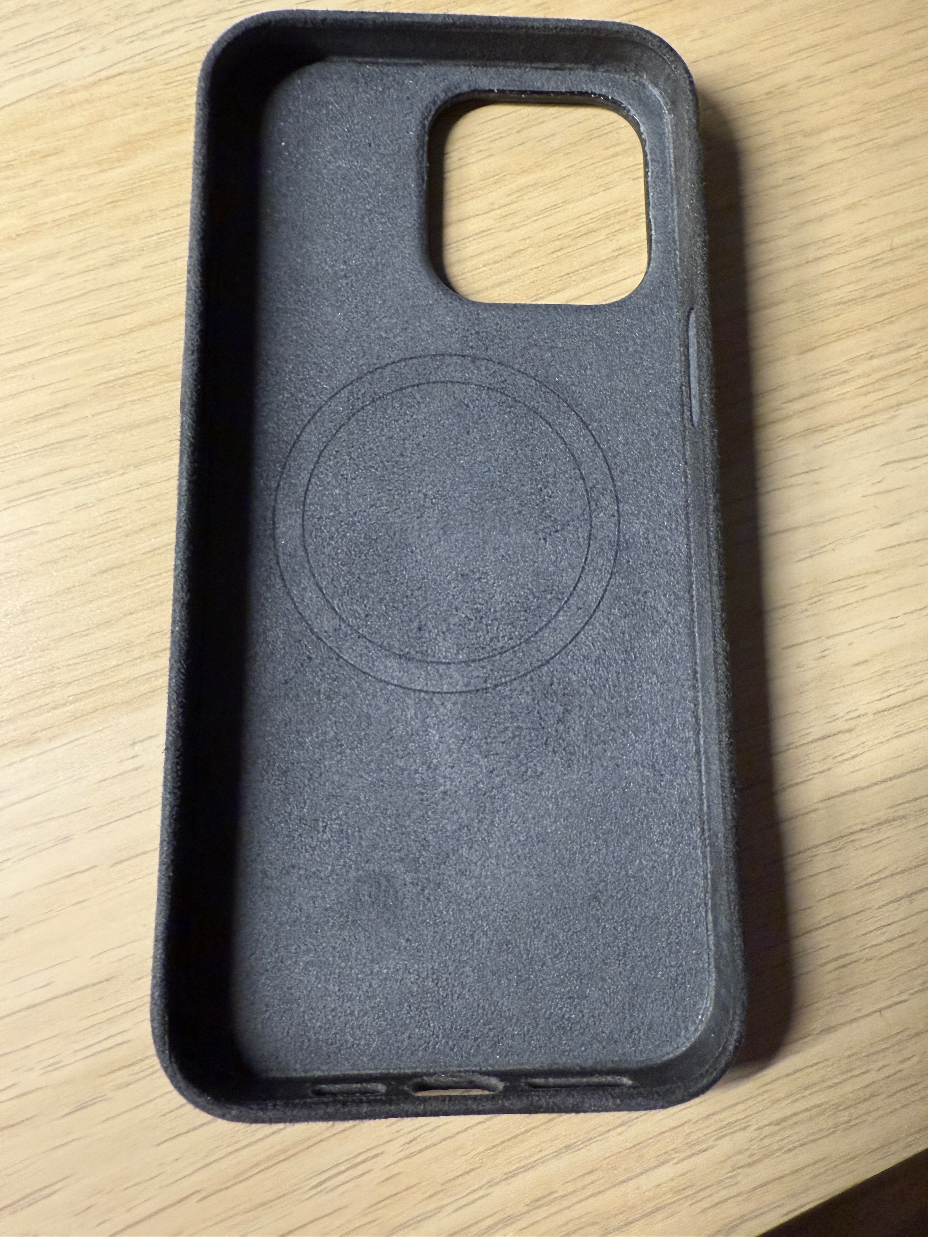 Iphone 15 pro max etui z alcantary