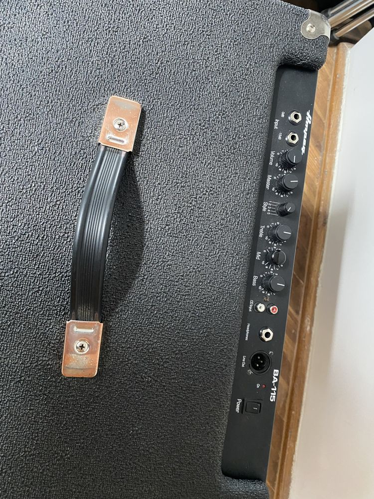 Wzmacniacz basowy Ampeg BA115 combo