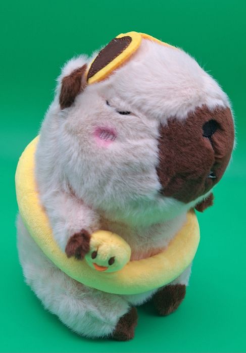 Nowa maskotka Kapibara z kółkiem i okularami