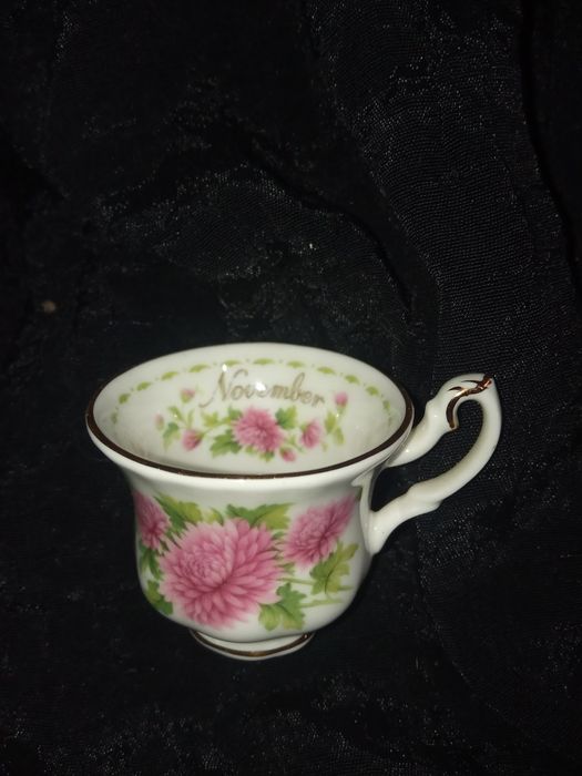 Chávena miniatura Royal Albert November
