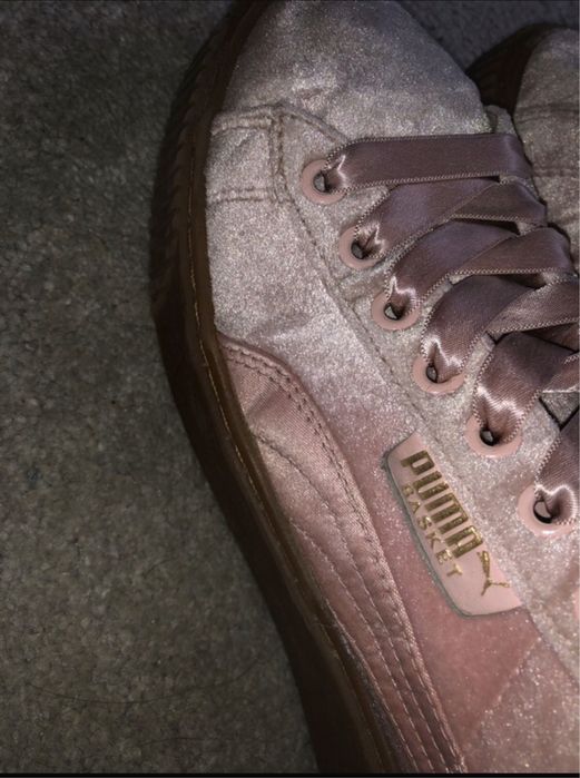 Buty puma z różowego weluru