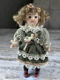 Фарфоровая коллекционная куколка