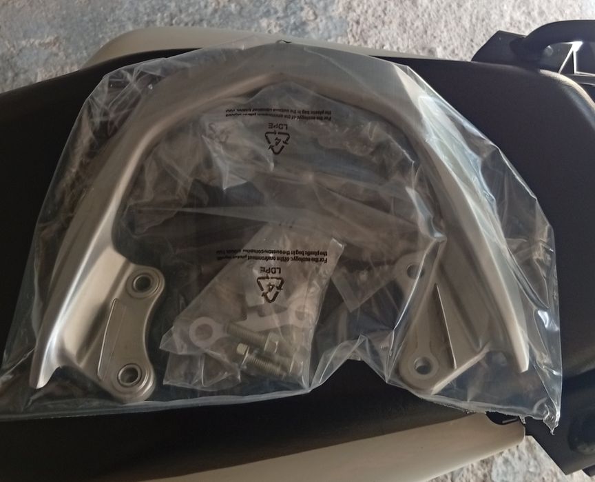 Pega traseira da honda Cb125f com parafusos