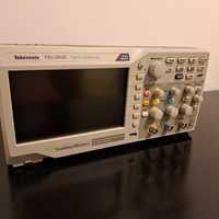Osciloscópio digital Tektronix [Como novo. Usado meia dúzia de vezes]