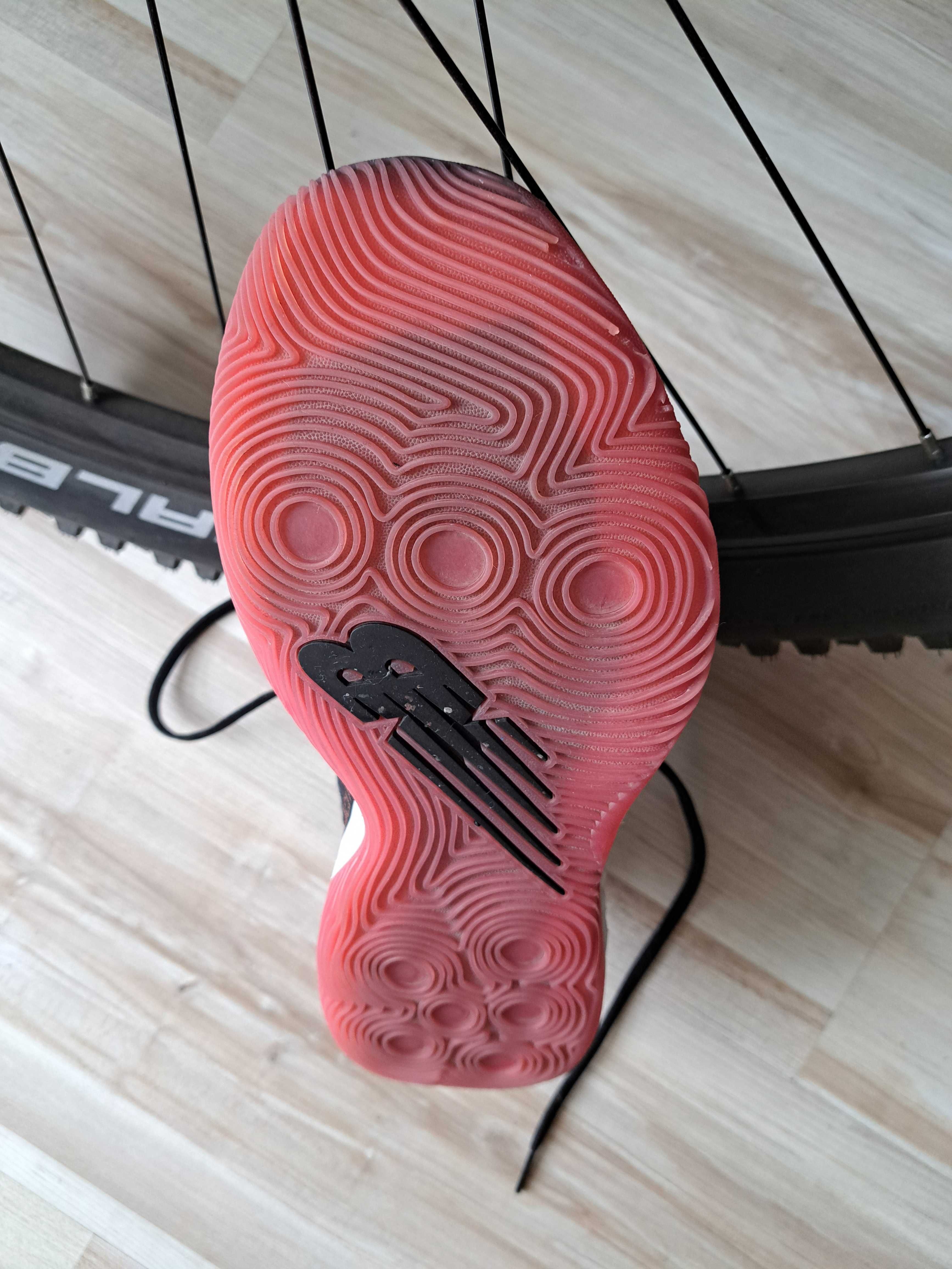 Buty koszykarskie New Balance V3. EU 41,5