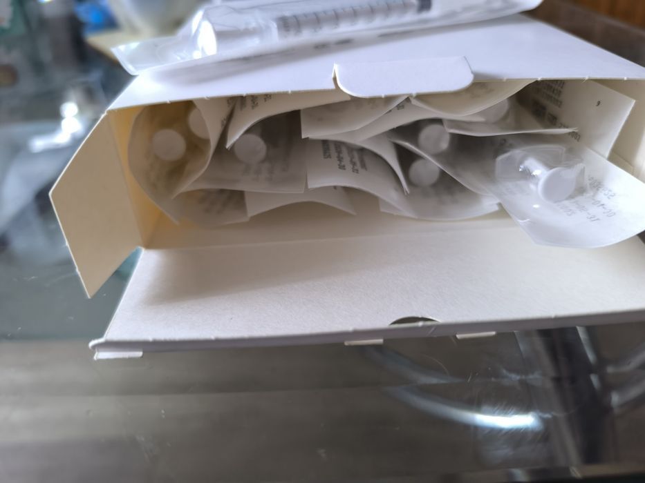 Strzykawka z igłą nowe