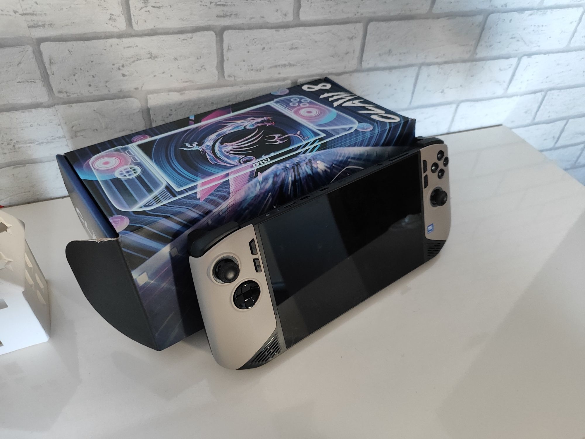 MSI Claw 8 ai+ najnowszy model