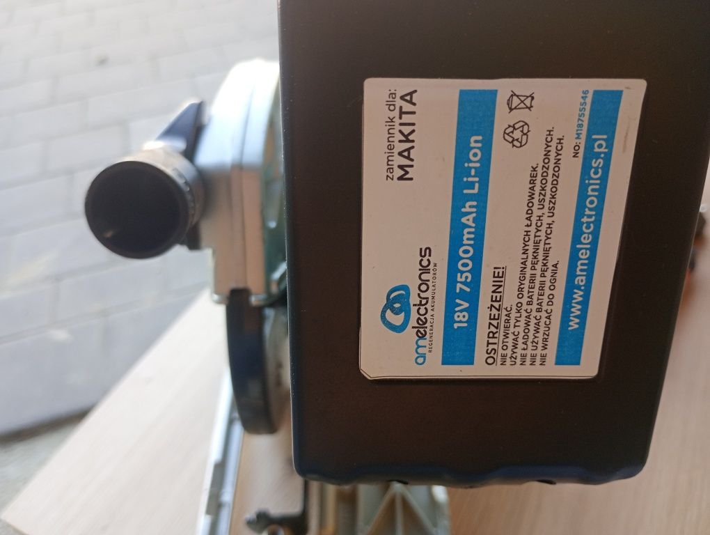 Pilarka Makita DSS611