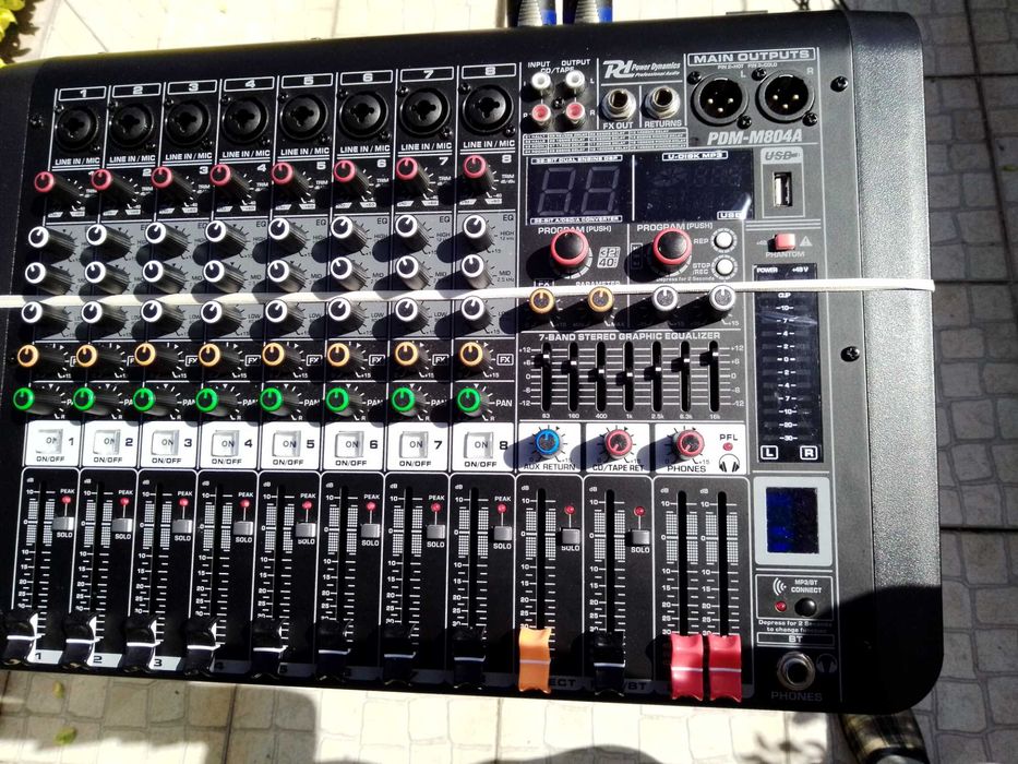 pa bose completo, com uma mesa amplificada e + 2 colunas excelente som