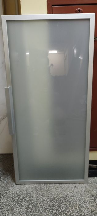 Fronty meblowe szklane w aluminiowych ramkach