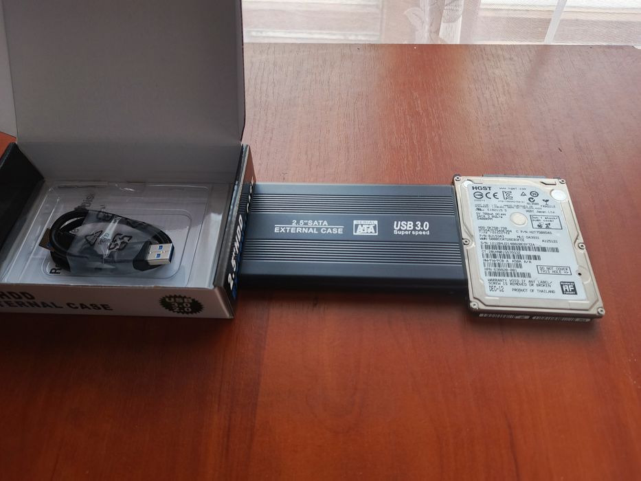 Зовнішній диск  750 гб usb 3.0  HITACHI